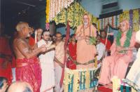 HH Shrimat Sadyojat Shankarashram Swamiji ascending the Shri Chitrapur Mathadhipati Peetha (27 Feb 1997)